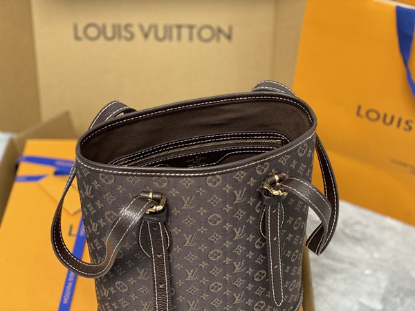 ルイヴィトンバッグ素材ディテール